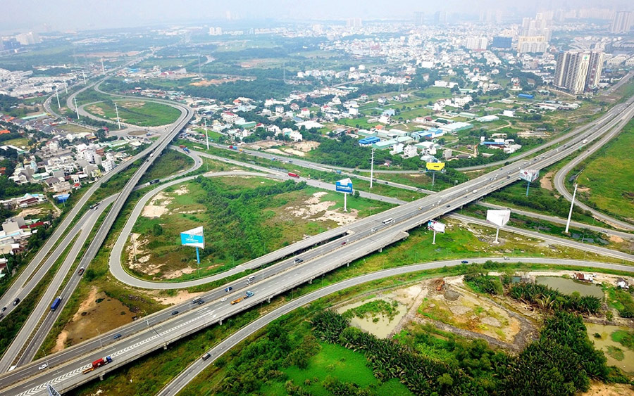 Cao tốc TPHCM - Long Thành - Dầu Giây mở rộng lên 8-10 làn xe, góp phần kết nối giao thông giữa Đồng Nai, Bà Rịa - Vũng Tàu và TPHCM; cũng như vào dự án sân bay Long Thành trong tương lai